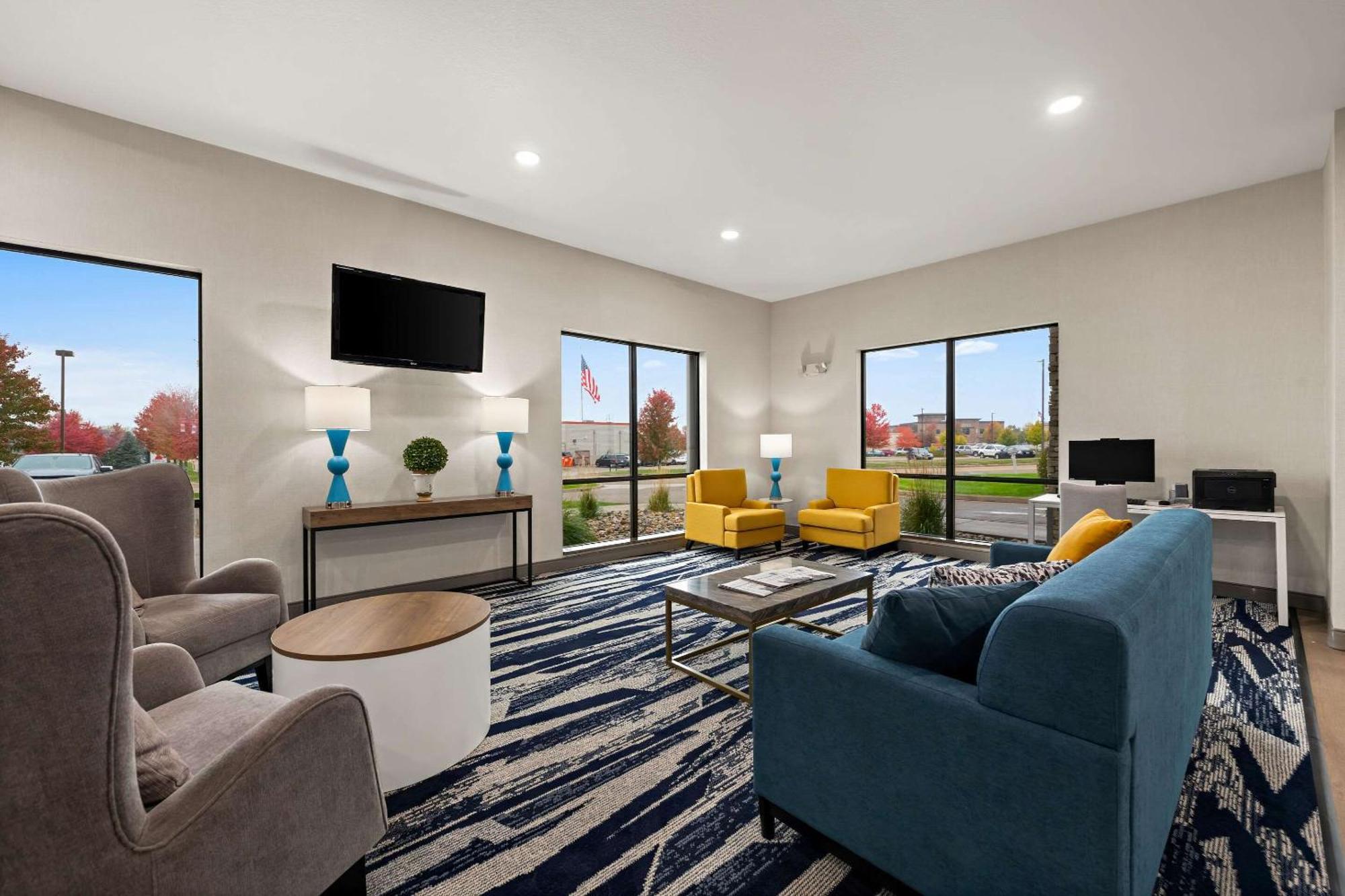 Comfort Suites Hudson I-94 Экстерьер фото