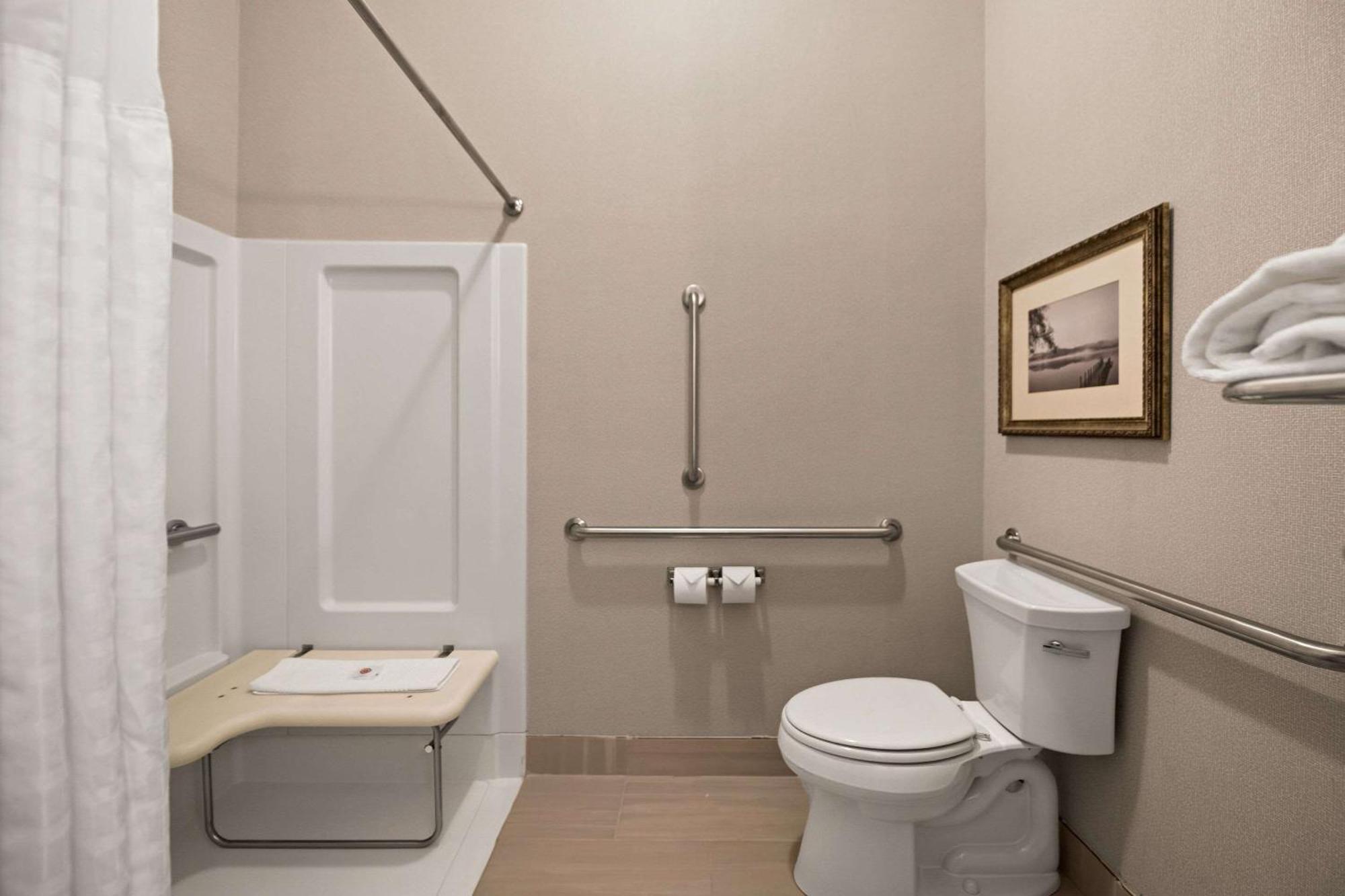 Comfort Suites Hudson I-94 Экстерьер фото