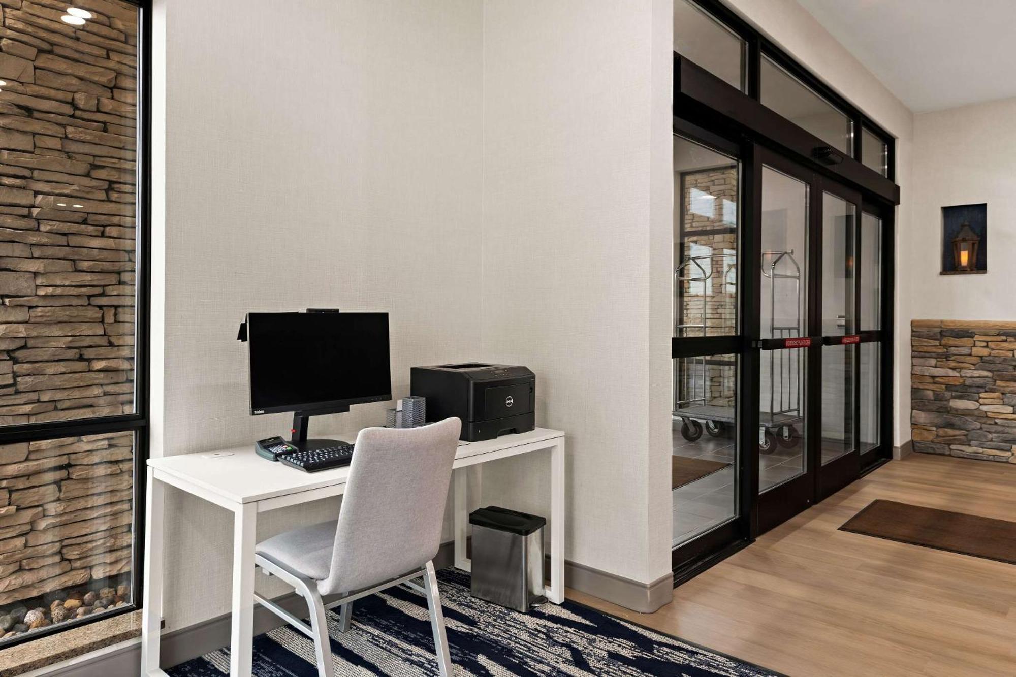 Comfort Suites Hudson I-94 Экстерьер фото