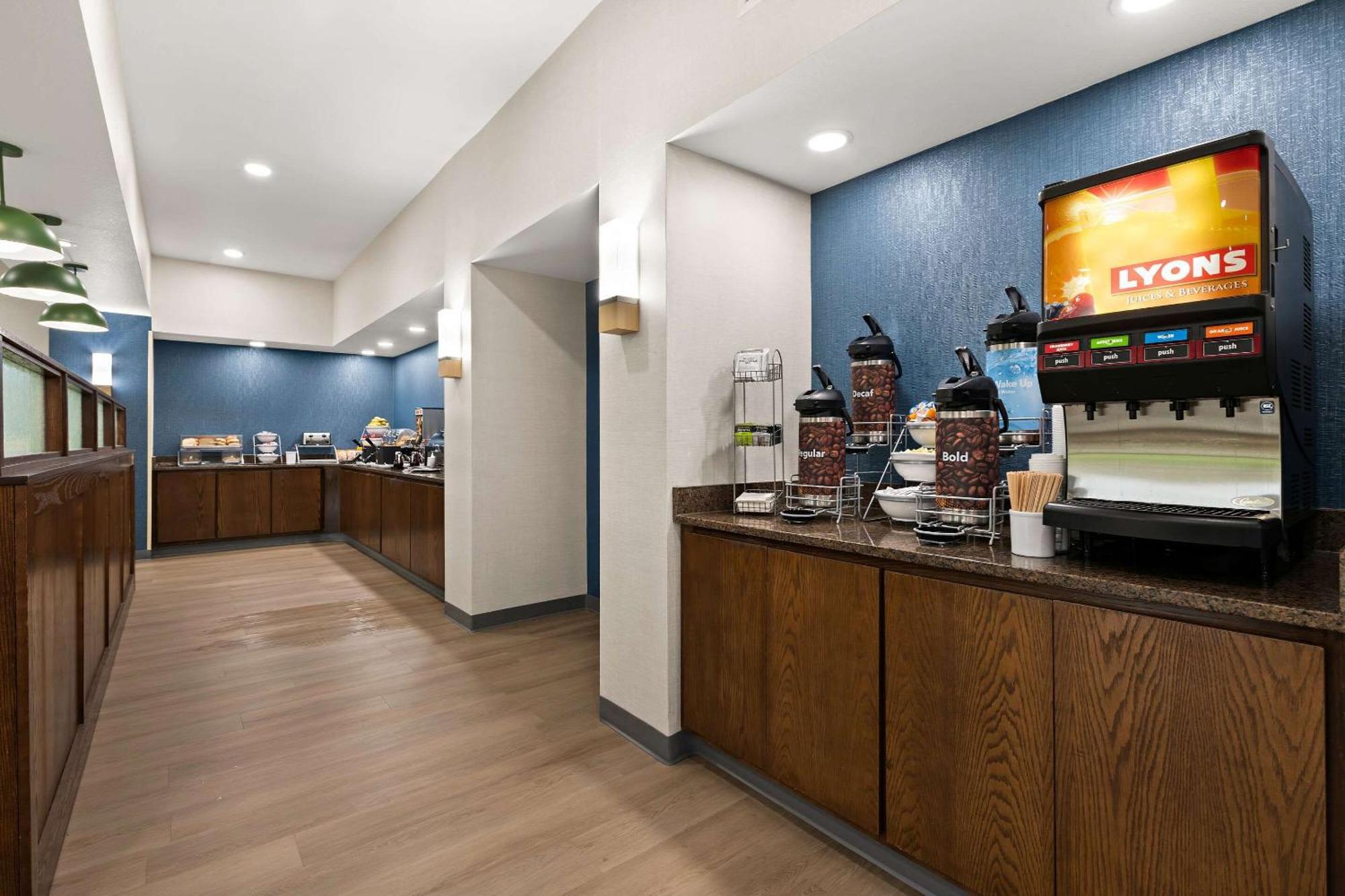 Comfort Suites Hudson I-94 Экстерьер фото