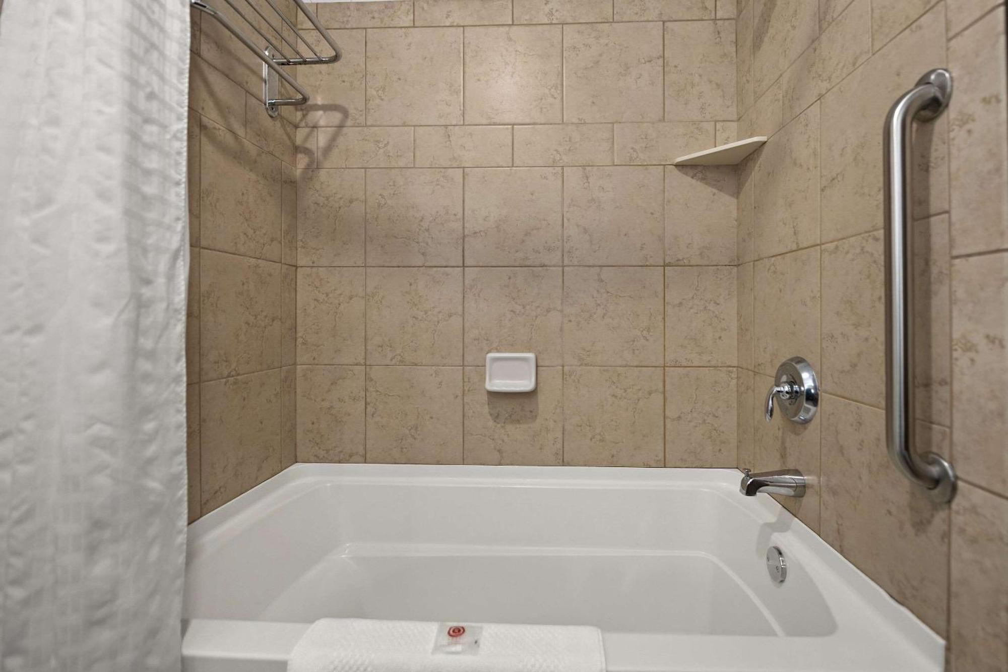 Comfort Suites Hudson I-94 Экстерьер фото