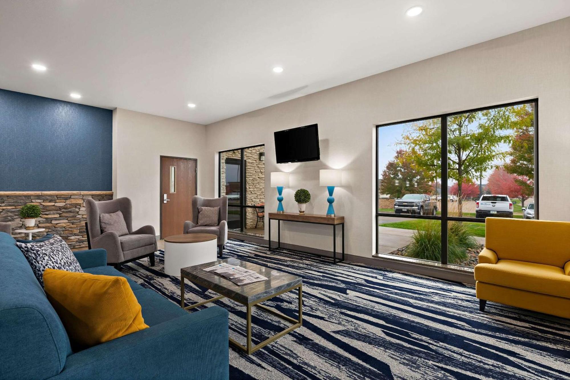 Comfort Suites Hudson I-94 Экстерьер фото